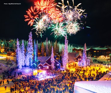 Beautiful colorful fireworks in Big Whites night sky Beautiful colorful fireworks in Big Whites night sky