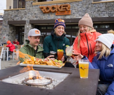 People enjoying apres beverage at Rockers People enjoying apres beverage at Rockers