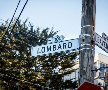The street pole sign of Lombard Street The street pole sign of Lombard Street