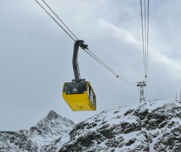 Yellow Gondola at Diavolezza Ski Area Yellow Gondola at Diavolezza Ski Area