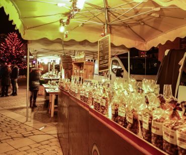 beautiful lit up market stalls beautiful lit up market stalls