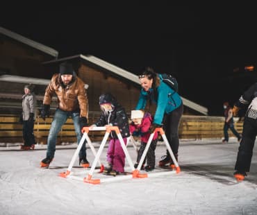 Family Ice Skating at Les 2 Alpes Family Ice Skating at Les 2 Alpes