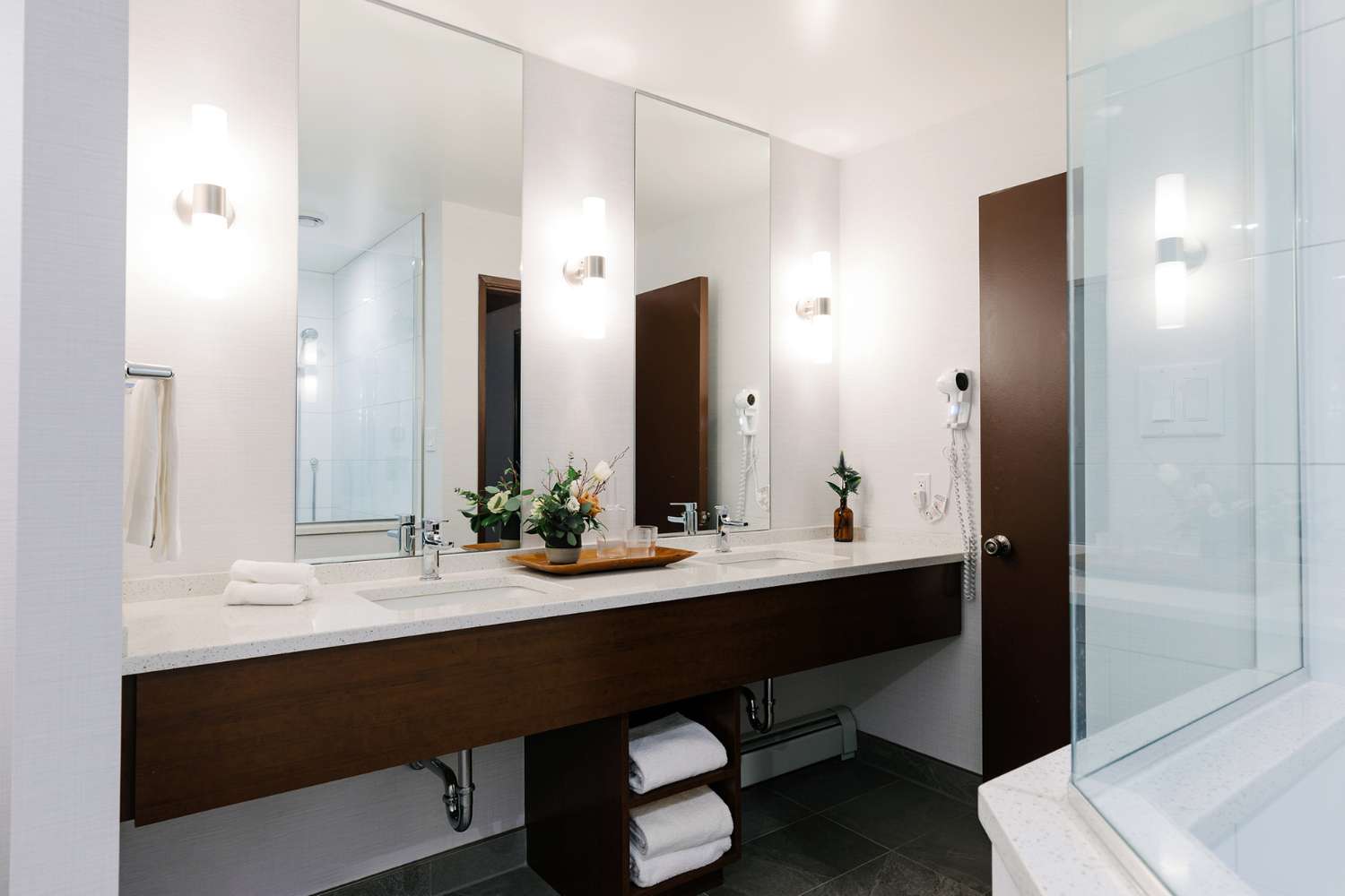 Pyramid Suite Bathroom