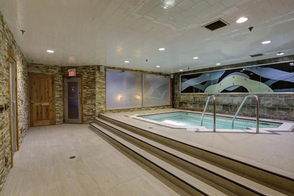 Banff Inn Hot Tub